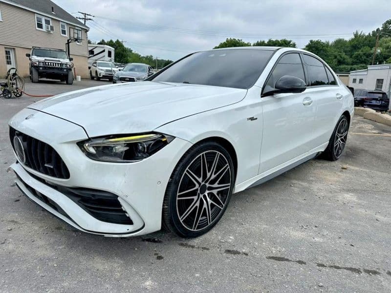 Mercedes-Benz C43 AMG 2025, белый седан
